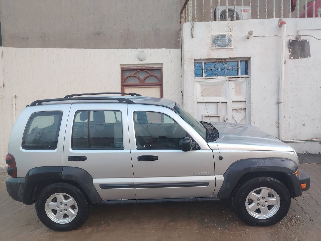 سلام عليكم
سياره جيب لبرتي للبيع مديل 2007 سياره نضيفه
مكينه سته سندر كهربائيات كلها شغاله تبريد شغال بارد
شادلها منضومه غاز مسجل شاشه سياره حلوه وما متعوبه
السعر :80
الرقم : ***********
