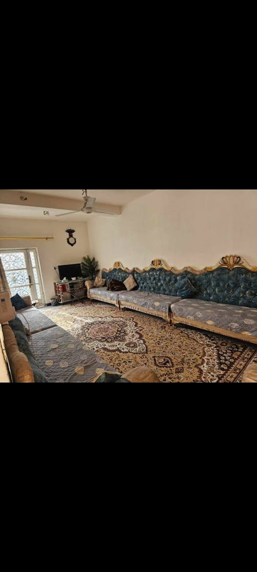 السلام عليكم..
دار للبيع زراعي  بضهر بانزين خانه قرب مستشفى مرجان للجزائر / منطقه البوعليان خدمات كامله مي كهرباء شارع تبليط 
بناء طابوگ صب كونكريت
عالي عن الشارع 
400 متر طابو زراعي سند 25
طابقين
الطابق الاول يحتوي على غرفتين وهول واستقبال وكلدور وصحيات داخليه ومطبخ حار وبارد 
الطابق الثاني يحتوي على غرفه وصحيات ومخزن
حديقه كبيره وكراج سياره وصحيات خارجيه
سعر 100بي مجال للاستفسار الاتصال ع لرقم 
0780 246 8665
