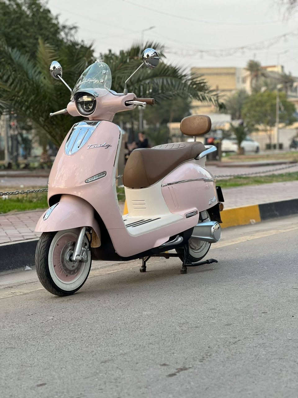 سلام عليكم شباب دراجه شحن كلاسك من شركه تايلج  العالميه دراجه زيرو زيرو مماشيه غير 10 ايامً فقط لا غير دراجه زيرو بعدها  ع حاله وكاله كتلوك بيها وصل معرض موجود ابسمي .  تجي شاحنه بل كارتونه دواسه بعدني ممستخدمها 

بيها مواصفات كلش حلوه وتخبل 

الموديل2026 
النوع الوحش كلاسك من شركه تايلج العالميه
بطاريات 6 دبل
التحويلات 1.2.3
الرجوع الخلف R
دبل إشاره 
لايتات  زنوزن قويه جدا 
اشاير رباعيه 
كل شحنه تمشيك فوك60 كيلو 
دسكات امامي وخلي 
تشتغل عن طريقه البصمه 
تشغيل عن بعد 
جهاز إنذار السرقه 
أطارت جوبلس  
كشن vib
لونها كلش حلو ومميز 
دراجه بل واقع احله من صور 
بصمات 2  بيها معا سويجات خفيه
شاشه اكترونيه تعرض إلك كل عطل يصير 
بيها نضام USB
بيها ABS
شاحنه ذات شحن سريع واليقاف ذاتي عند متلاء 

اي استفسار اتصال 

***********

العنوان بغداد
