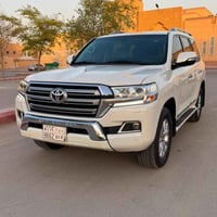 لاندكروزر جي اكس • ٢٠١٨ • ١٤٨٠٠٠ كم