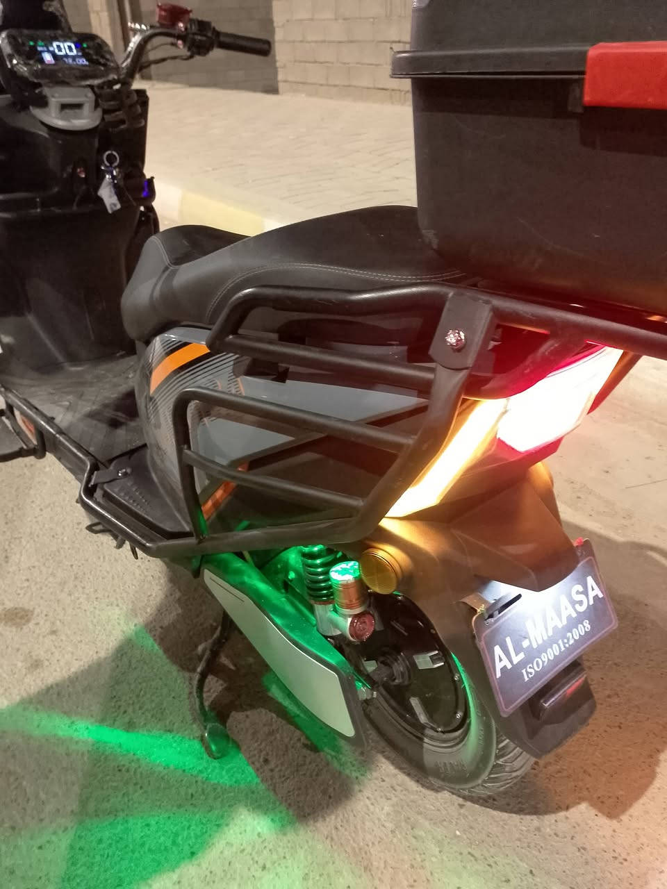 سلام عليكم من رخصه الادمن للبيع دراجة شحن نوع اباتشي موديل 2025  دراجة كاملة كل نقص مابيها لايتات شغاله زنون رماش الاستفسارات ***********
