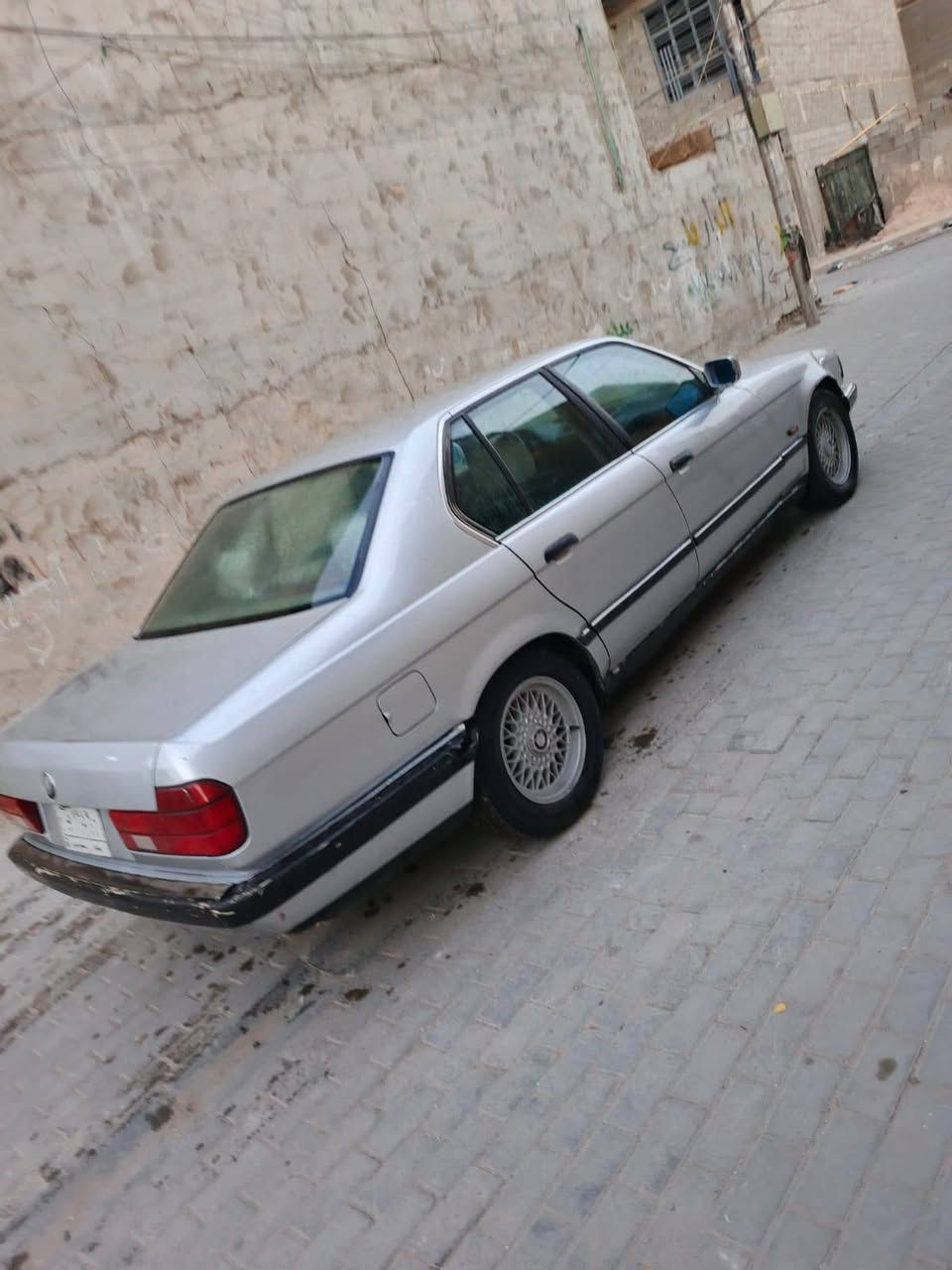 سلام عليكم شباب بيم  سلفر مودل ٩١  /رقم بغداد حاز ثالث بس وكاله محرك 8سلندر محرك و كير شرط صدرامامي خلفي جديد تخم تاير جديد كهرابايت كله شغاله كشنات جلد كهرباي شقلت سياره جديده ] رقم صاحب سيارهه
سعر 29وبيه مجال 
***********》مكان سياره بغداد مدانت صدر
