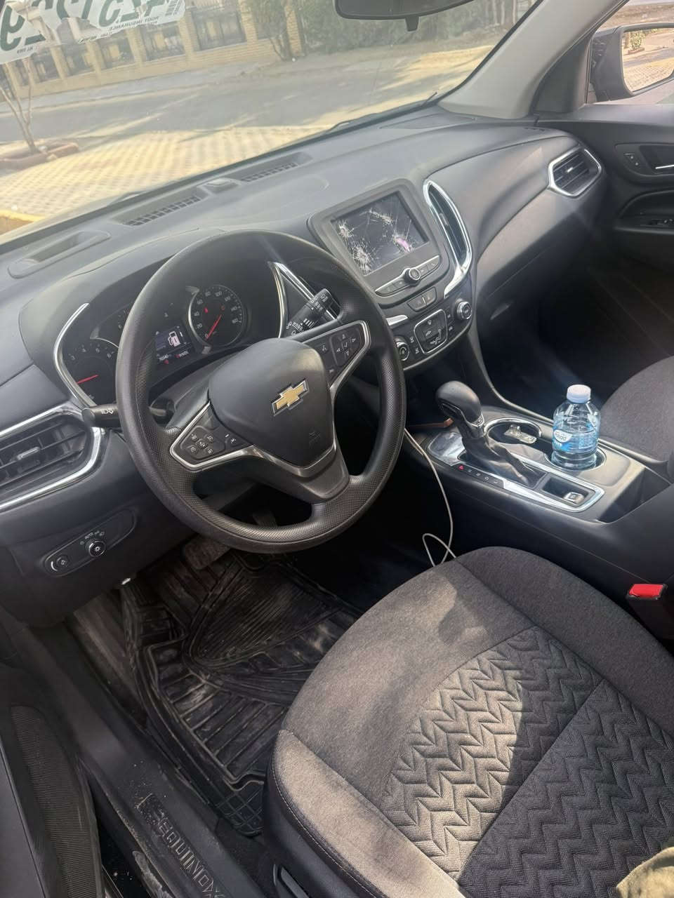 السلام عليكم
كوينكس 23 مواصفات lt
نص فول
وارد امريكي حادث تخريب مصبوغه حزام
بدون دواخل بدون ايرباك
ماشيه 72 الف ميل 
السعر 145 بي مجال
***********
مكاني بغداد قرب علوة الرشيد
