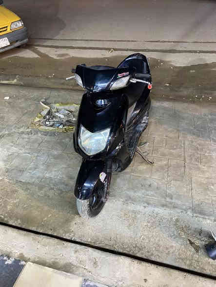 سلام عليكم دراجه سكنس نثيه 140دراجه نكره سلف دراجه كامله تزويد شك الكاع شك مكفول  كفاله عامه *********** عنوان شعب سوق شلال  سعر 750وبيه مجال
