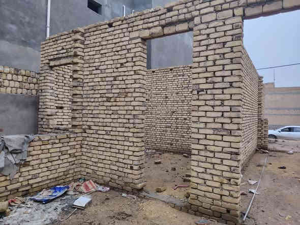 سلام عليكم هيكل للبيع بحي شرطه بل بدايه 300 متر شغل دراجه اوله حر مامطلوب بي معامله اسكان 60 مليون كامله وجاهزه كبل تسحب عليه للاستفسار ***********
