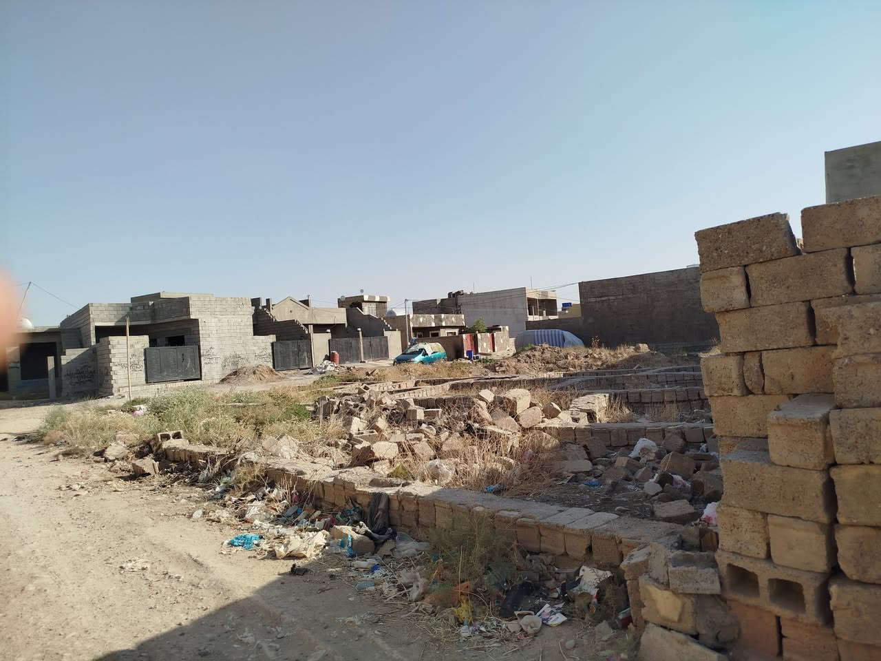 السلام عليكم قطعه ارض للبيع 100متر مربع المكان 16اب السعر 20مليون ***********
