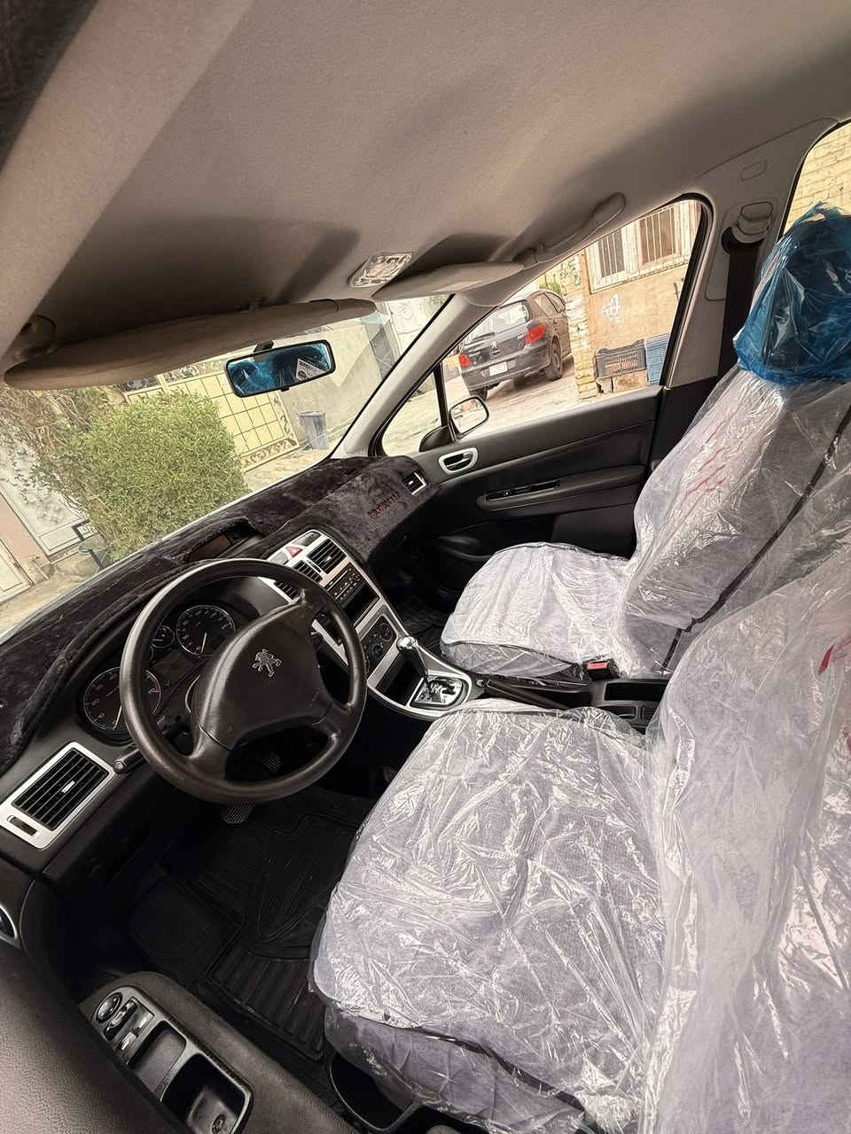 بيجؤ ٢٠٠٦ رقم كركوك مشروم وطني سنوي جديد دفتر بانزين سيارة جديد بل باكيت بدون صبغ ماشي ١٦٥ الف حقيقي سيارة كلش جديد مابي برغي نقص گير محرك تبريد بشرط تايرات جديد صدر خلفي امامي جديد تبريد ثلج دواخل جديد كشنات جديد شرط تحويل مكان سيارة كركوك 

سعر ٧٨ 

*********** واطس اب
