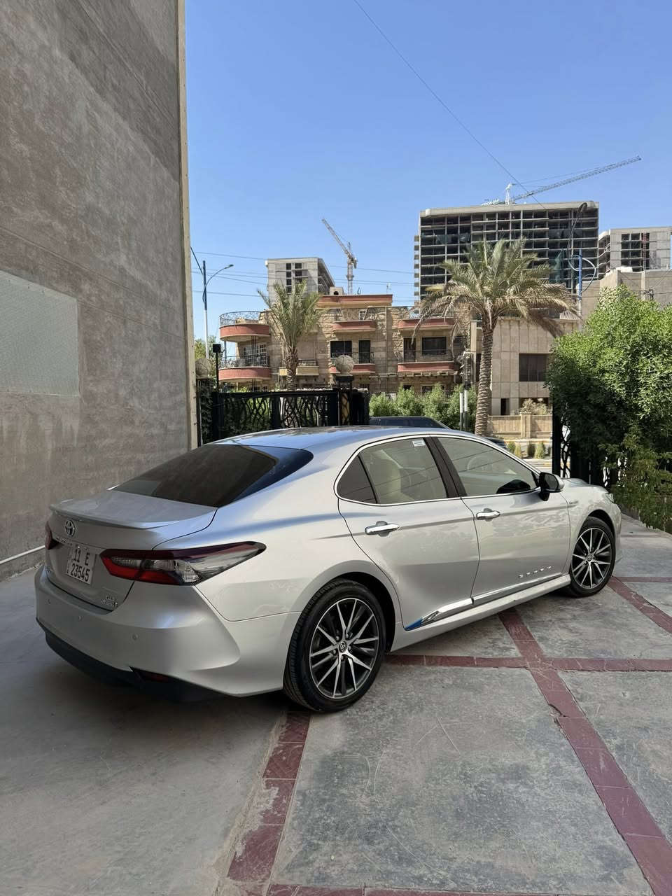 سلام عليكم للبيع 
كامري هايبرد عبد اللطيف جميل 
موديل 2024 
ماشية 62 الف 
رقم بغداد بأسمي 
بيه باب صبخ ومكانين PDR
فول مواصفات GLE
سعره. 205 وبيه مجال مكان السياره بغداد اليرموك 
***********
