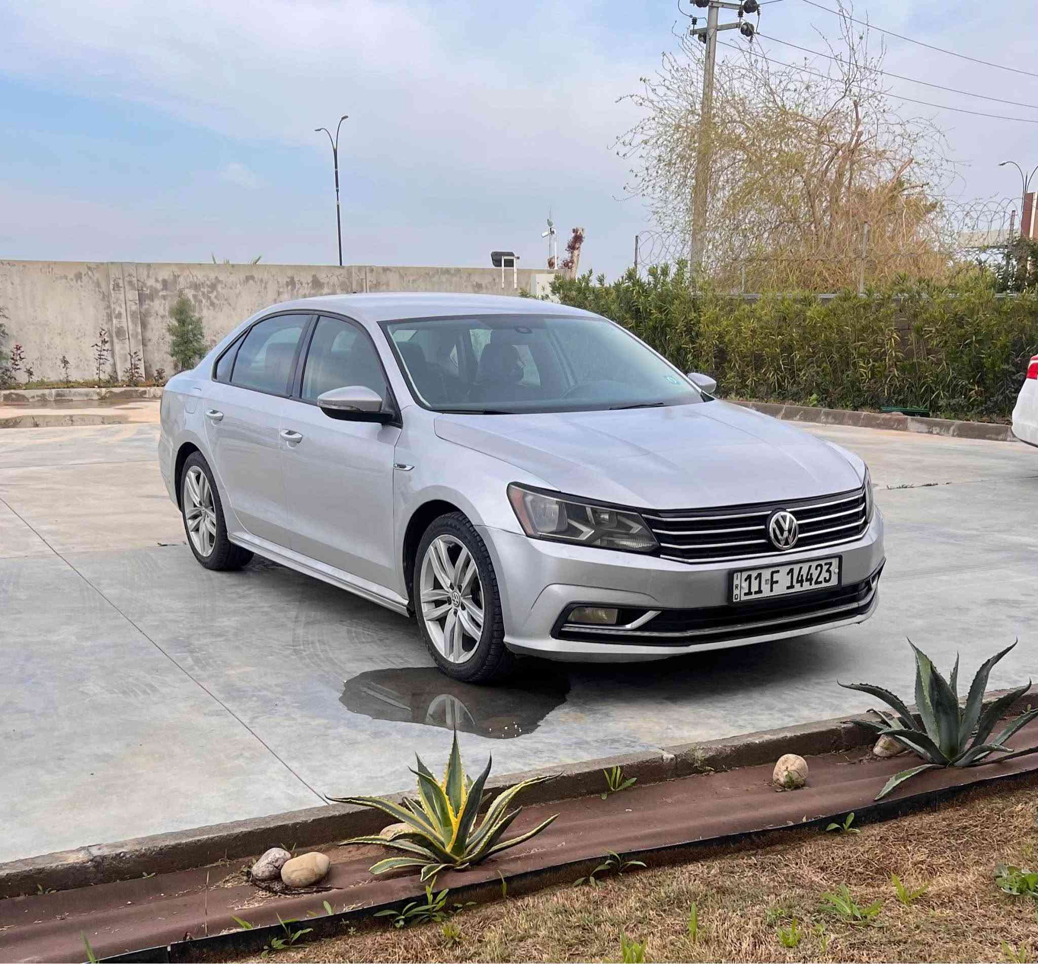 VOLKSWAGEN PASSAT  R-line 2018بيع او ارواس 
فولكس واگـن باسات ار لاين
صورة حادث موجود بالصورة نص بونيد وجاملغ سكن 
جاملغ سكن خلفي و باب سائق خلفي مصبوغ 
 رقم بغداد مشروع الوطني  
ماشية ١٠٧ الف ميل 
محرك T 2.0 توربو
شفتات سرعة 
مثبت سرعة - قيادة ذاتية
نظام المحافظة على المسار
رادار امامي + جانبي + خلفي + كاميرا خلفية 
التوقف ذاتي عند الرجوع
كشنات جلد هيتر بالكشن
كشن  كهرباء
لايتات وكالة
شاشة كبيرة
مرايا هيتر كركوك, العراق


**إذا كنت صاحب هذا الإعلان وتريد حذفه لأي سبب، رجاءا أرسل رسالة إلى الدعم الفني**