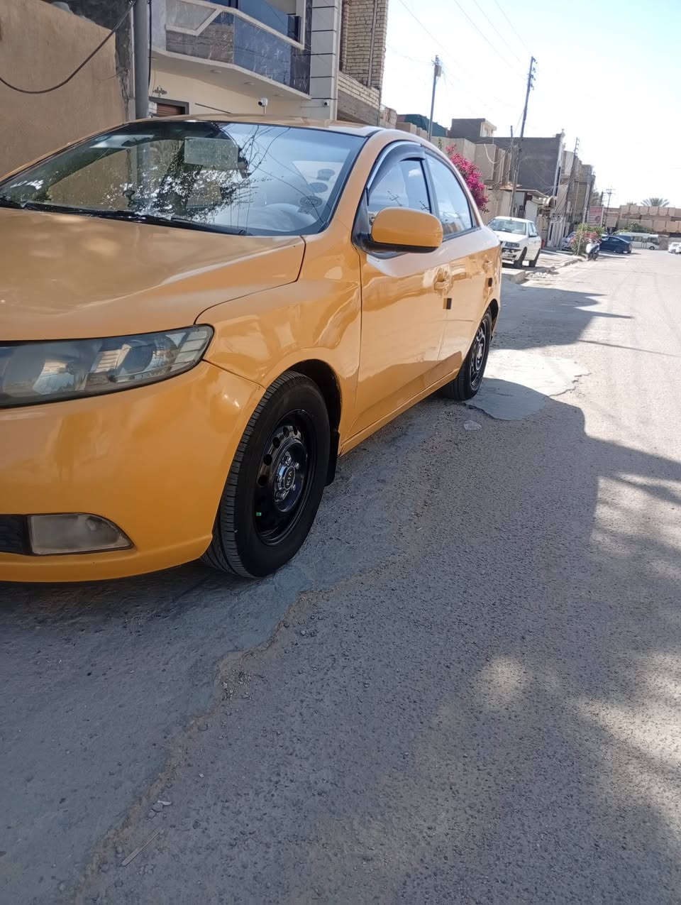 سيراتو خليجي موديل 12 بيهه طختين فقط وحده بلبنيد وحده بل جاملغ الامامي بدون دواخل والباقي مكفول مكينه وكير وتبريد وكهربائيات ودوشمه عام رقم بغداد نكليزي مصفره هيه وغرامات للبيع او مراوس وسعره 75 وبيه مجال حك الجيه 
مكانه بغداد البياع حي المواصلات واي استفسار على رقمي *********** كرار
