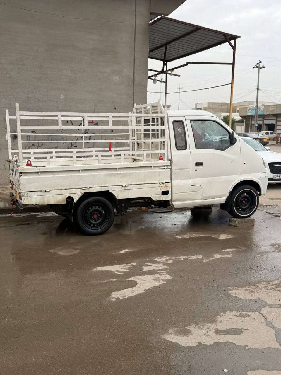 سلام عليكم اخوان عندي هاي السياره للبيع كير محرك شرط مكاني كركوك السعر 17 وبيها مجال الشراي يخابر ***********
