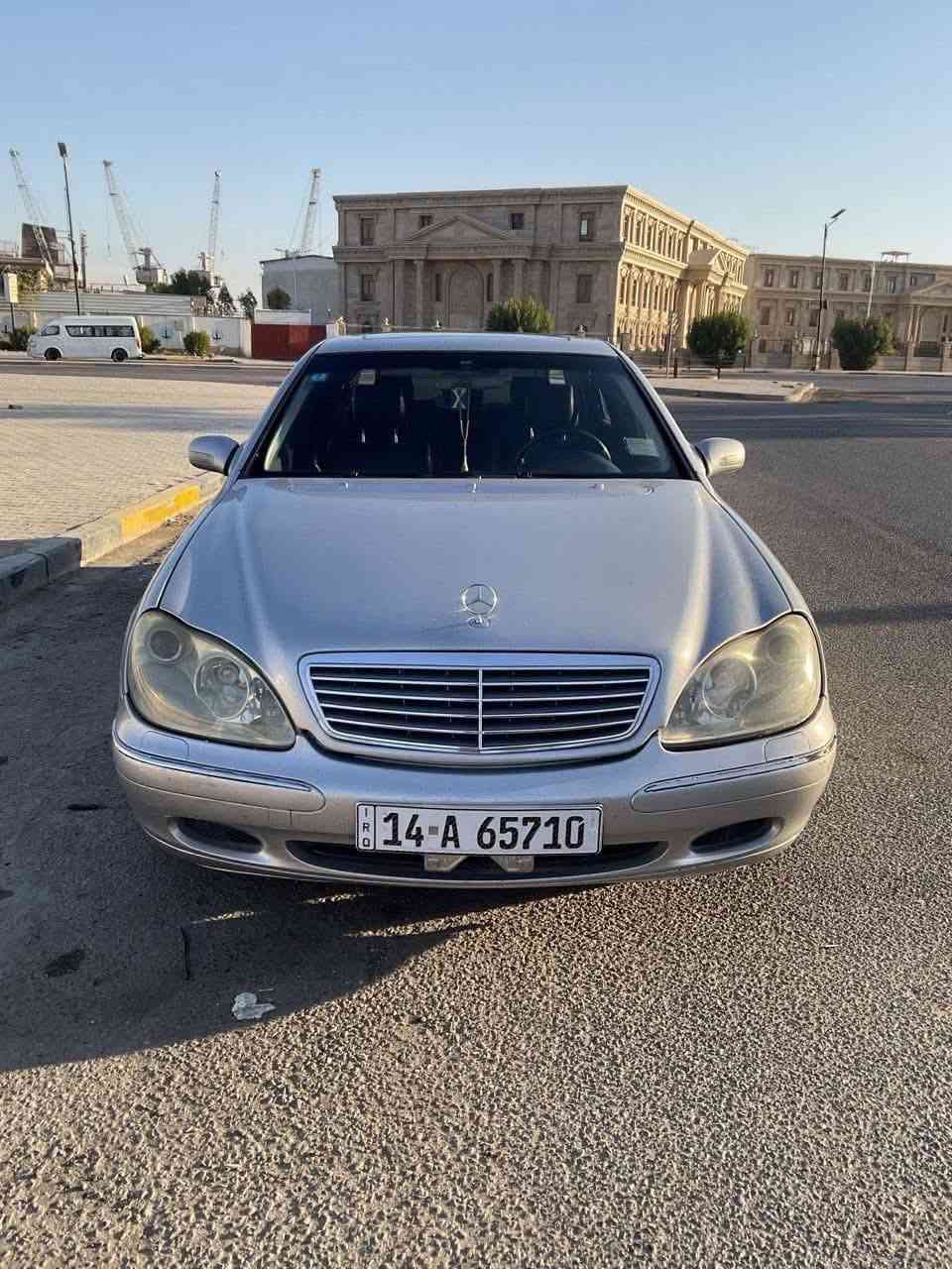 للبيع ملكة الخطوط (مرسيدس غواصة - لارج) بنظافة مميزة
بسم الله ما شاء الله.. بارك الله للبائع والمشتري

للبيع مرسيدس غواصة (S-Class) موديل 2001، الحجم المرغوب (لارج - باب طويل)، سيارة مال بيت ونظيفة جداً.

المواصفات والتفاصيل:

• المحرك: 8 سلندر (V8) نشط جداً وبحالة ممتازة.

• الحجم: لارج (Large) الباب الطويل، قمة في الراحة والرحابة.

• النظافة الخارجية: السيارة مصبوغة "عام" لغرض الجمالية وتجديد اللون (بدون حوادث)، اللون يلمع والبدن مرتب جداً.

• المواصفات الداخلية: فول مواصفات (Top Clean).

• النظام: جوبلسات (نظام التعليق) شغالة وبحالة ممتازة.

• الكشنات: جلد أصلي، تدفئة وتبريد (شغال)، تحكم كهربائي كامل.

• التبريد: ثلج ما شاء الله (نظام منفصل).

• الإضافات: حدادية جديدة، تخم تاير جيد جداً، سنوية مجددة والرقم.  بصره الدولي باسمي ).
للعلم مضللة بكتاب رسمي 
السيارة جاهزة للنمرة، لا تحتاج لأي مصاريف، ومناسبة جداً للشخص الذي يبحث عن الفخامة والراحة.

• السعر: (115$) وعيوني للشراي الطيب بيه مجال بسيط.
+964 775 963 1836
المكان بغداد الامين الثانية
