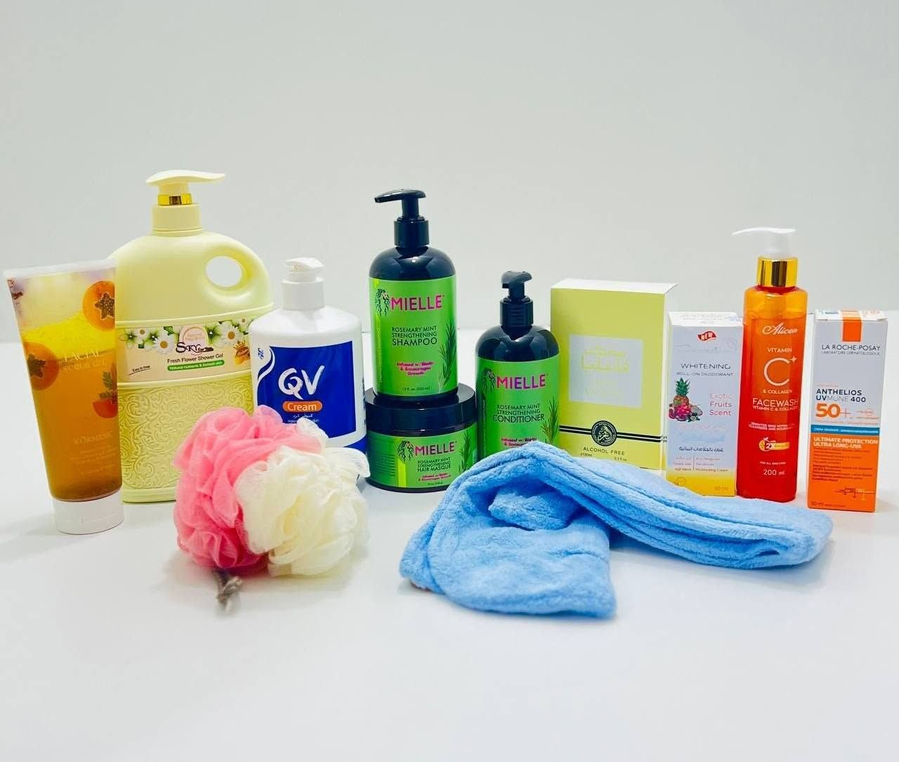 💛 باكج العناية الشامل 💛
​بكج الصيف 
​🧴 للجسم: مقشر + شاور حجم كبير ، ومرطب كيوفي  QV (نعومة حرير).

💆‍♀️ للشعر: كورس  بكج ميلي Mielle المتكامل (قوة ولمعان خيالي).شامبو ومكيف زيت وحمام زيتي 

🌸 انتعاش: غسول  للوجه فيتامين C،+ عطر مسك +، ومزيل تعرق كوريكشن.
☀️ حمايةمن الشمس : واقي شمس La Roche-Posay الأصلي.

🎁 مع هدايا  الهدية: ليفة + منشفة خاولي للشعر  ناعمة مجاناً! 💕

سعر خاص 
توصيل بغداد 4 محافظات 6 

​﹏﹏﹏﹏﹏ 𓍢ִ໋ 🫧 ✧ 🦢 𓍢ִ໋ 🪞 ﹏﹏﹏﹏﹏


**إذا كنت صاحب هذا الإعلان وتريد حذفه لأي سبب، رجاءا أرسل رسالة إلى الدعم الفني**