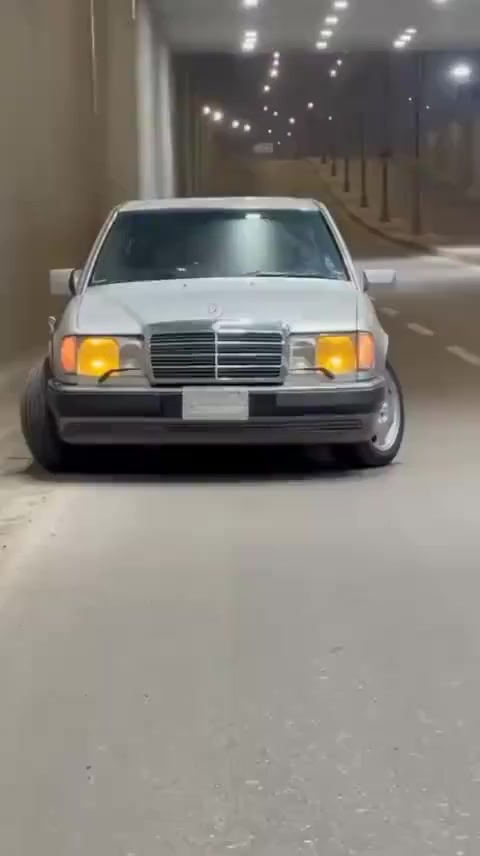 مرسيدس230 
سلام عليكم 
مرسيدس دب خراطيم موديل 1992 سياره جاهزه تبريد كير محرك وتبريد حدادين 70٪ قواعد دبل جدد صفحة لعبري بديلة فطر (ومبيج) يعني ماكاط لايتات زنون طخم تأير جدد هنه ويلات شديتهن مصارلهن سبوعين باتري جديد سياره ترايها شرط ٢٤٠ ماتوكفك بشارع لان سياره مجهزه بس مال سفر وين ماتريد روح بيها سنويه ساقطه صارله شهر ماعليها ربع تحويل شوكت ماتريد سياره اذا اكو مراوس بألماني هم عادي سياره محتاجلها صبغ بيها خياسات بسيطه مكانها عماره 
عارضها ب٧٥وبيها مجال بسيط 
***********
