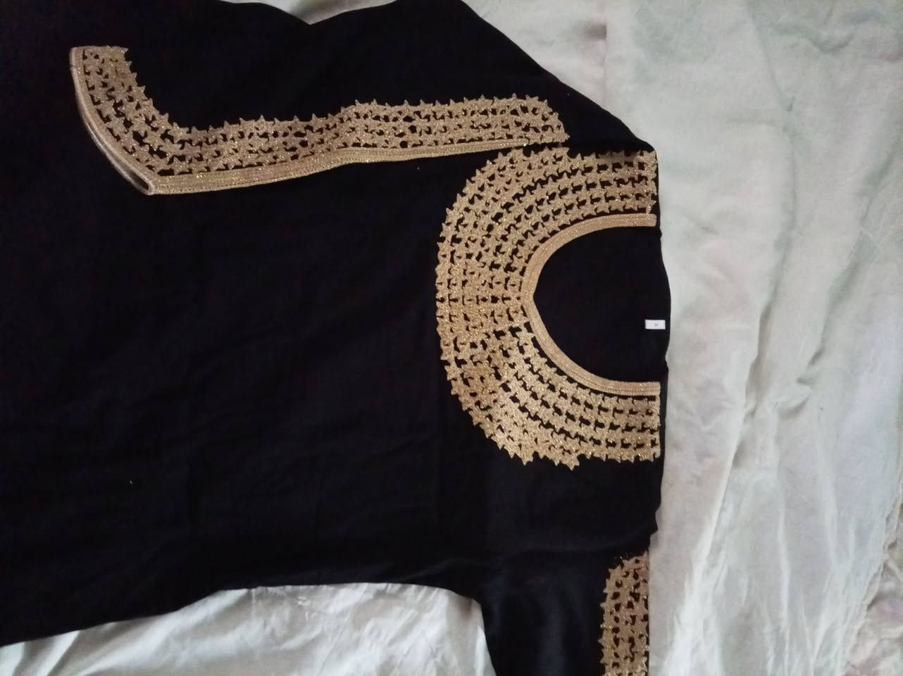 دشداشه كشمير الأصلي ايطالي سعر 10الف كميه محدودة سعرهه جوه السوك توصيل مجاني داخل المسيب الطلب مراسلت الصفحه أو ***********
