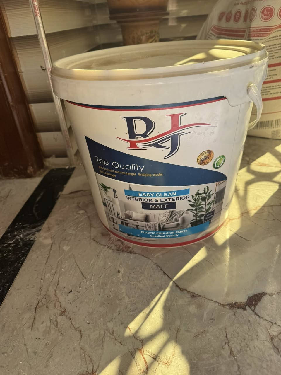 صبغ  للبيع الي يخدمة يعلق 
الاساس السطل الكبير 
اسطل الصغير لونه اوف وايت خفيف


**إذا كنت صاحب هذا الإعلان وتريد حذفه لأي سبب، رجاءا أرسل رسالة إلى الدعم الفني**