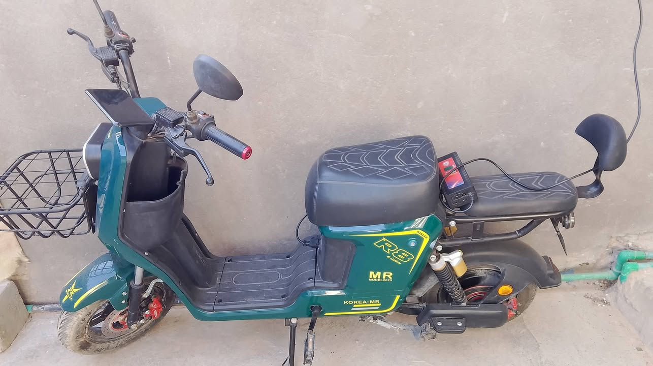 دراجه شحن للبيع فول مواصفات R8كوري موصيني نضافه فول بطاريات جددكلشي بيه جديدبلادي الشراي يجي يشوفه بعينه المكان منطقه عون متواجدالسعر500الي شراي يراسلني اويتصل على هذاالرقم ***********والله نضيفه كلش
