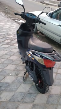 دراجة شحن ٤ بطاريات نضيفة مابيهة اي نقص السعر ٣٧٥ الف مكاني الشعب ٠٧٧٣...