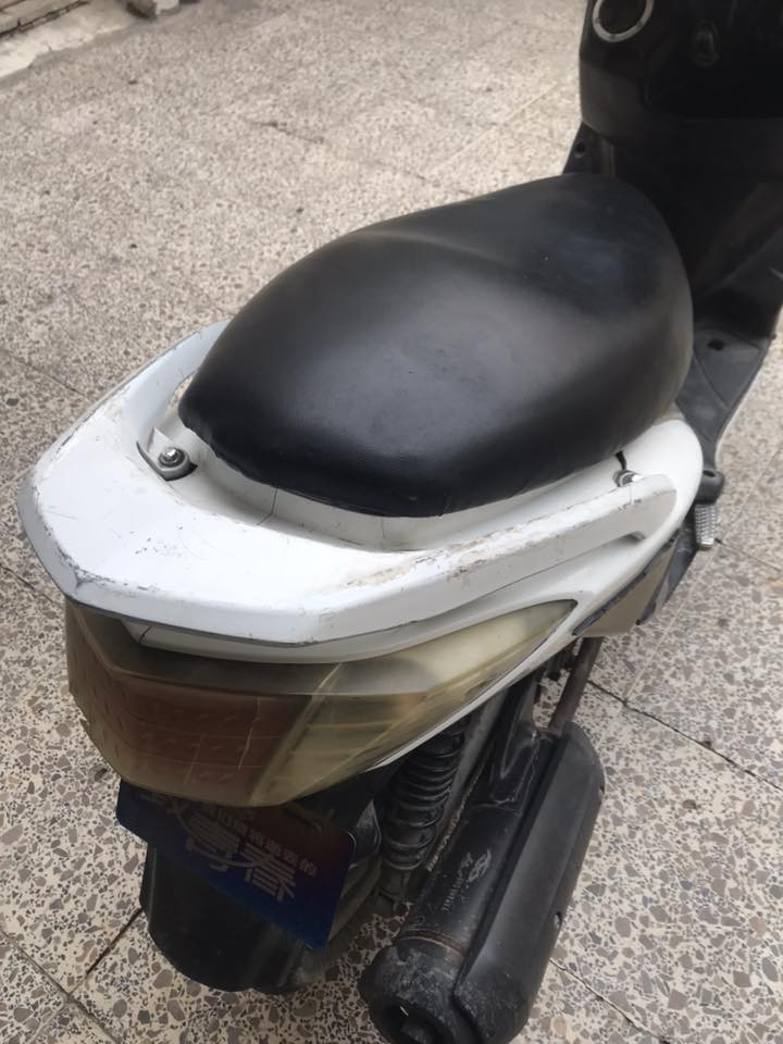 سلام عليكم دراجه سكنس فحل دراجه مفتوحه مكينته ادامه نقصه تاير خلفي تعبان السعر 500 وبيه مجال اكتب السعر البالك واني ارد عليك مكان بغداد الوشاش ***********
