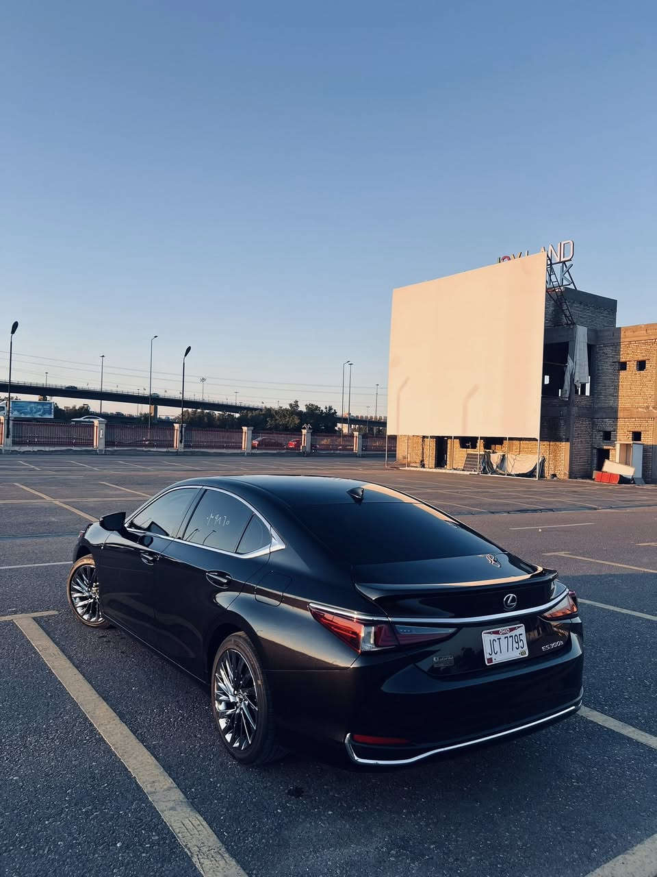 ارخص لكزس بالسوق 🔥🔥🔥
الحق عالجديد🔥🔥
…………………………………………………………………

السلام عليكم 

لكزس es هايبرد 2024 فول للاخير

السياره موجوده ببغداد مرقمه جاهزه (رقم مميز)💯

  حادث سياره بنيد وجوملغ مبدل نفس اللون (بدون صبغ)             🫟

السعر:285 يعني 28,500$

موقع السياره حي الجامعه 

للتواصل والاستفسار عن باقي تفاصيل عالخاص او 

***********

‏سياره تخبل ماكو هيج سعر تواصل وياي وما أقصر وياك
 
                       تدللون🤍
