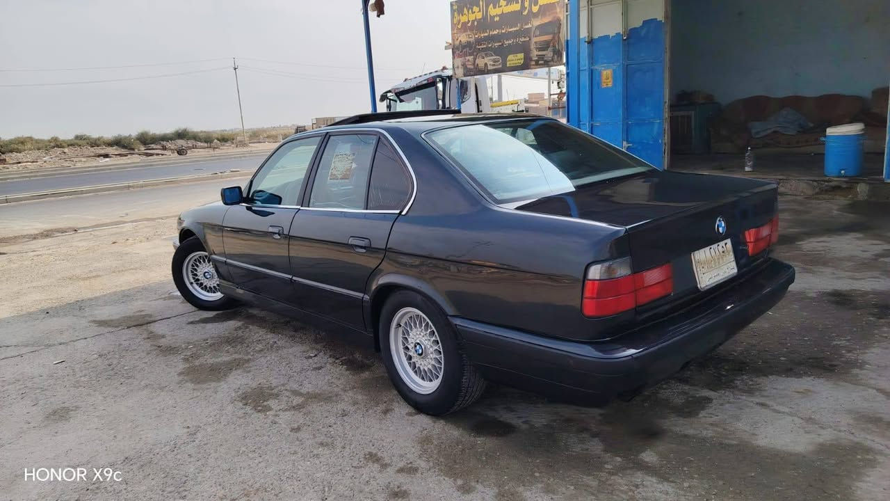 السلام عليكم بي ام للبيع 525 رقم رقم صلاح الدين ألماني سنويه لل٢٨ مكينه ٢٨ مكينه وكير شرط مامفتوح بيها برغي بنكه كهربائية سيارة مكفوله منل حادث سيارة مكفوله منل خياس تخم تاير جديد ويل خليه سياره مصبوغه للجماليه داخله فرن،،
سعر سياره♡{ 58}وبيه مجل 
 موديل ٩٣ داخل جلد سلايت شقال سيارة فول،، مكان السيارة صلاح الدين بيجي الاتصال على الرقم ***********
