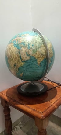 السعر75 الف؛ حجم كبير وقاعدة خشب التواصل واتساب07729939923