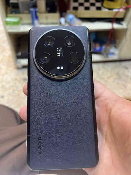 السلام عليكم ورحمه الله
العملاق الفلاكشپ من شاومي
أل- mi 14 Ultra مي 14 الترا نسخه الجلد الاسود
جهاز نضافه عاليه بدون اي 
مشاكل مكفول 1/1 من اي ملاحضه
بمواصفات
شاشه كبيره LTPO AMOLED بدقه جدا عاليه بكثافه بكسل 522بكسل لكل بوصه
بمعدل تحديث 120Hz 
معالج من سنابدراكوم Snap 8 Gen 3 الخارق بمعماريه 4 نانو متر
افضل نضام تصوير بعالم الاجهزه و مزايا التصوير السينمائي لصناع المحتوى 
بطاريه 5000mah تستمر لاكثر من يوم 
هارد 512Gb ورام عشوائي 16Gb الاسرع بنضام التردد
صوت ستيريو محيطي من دولبي هارموني
الهاتف بدون اغراض
السعر مليون و بي مجال 
بغداد/البلديات
***********
او راسلني خاص
