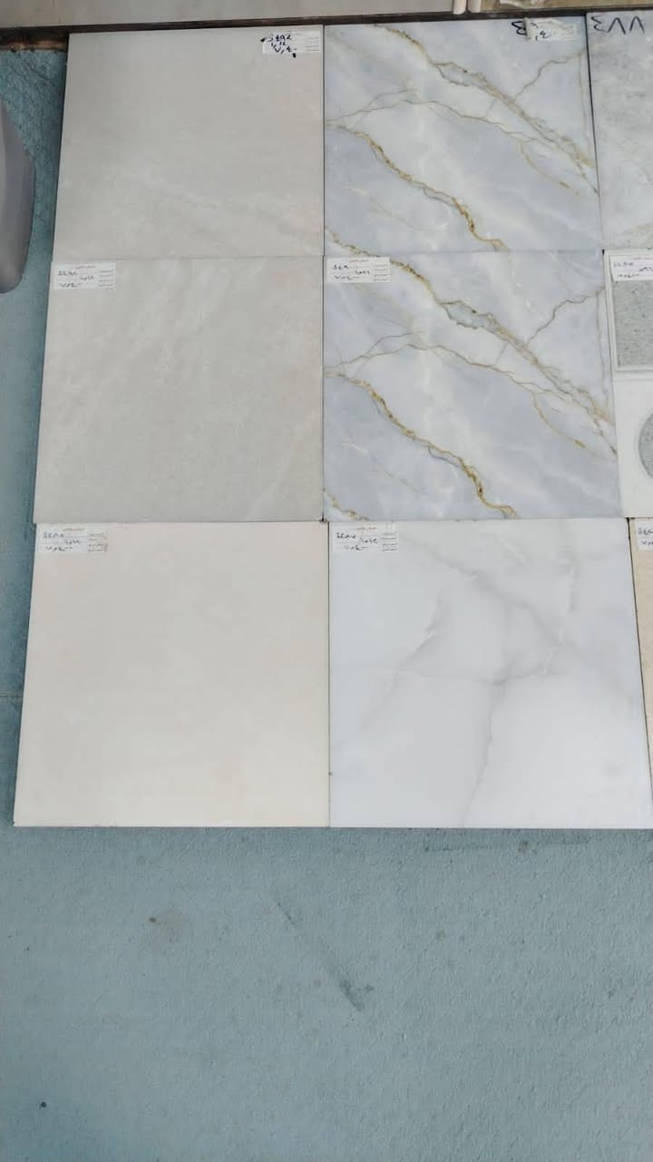 #بضاعه_جديده_وبسعر_الجمله
يتوفر لدينا أرضيات حمامات قياس 40×40
 سُمك : 12,5ملم و 14ملم و 20 ملم خشن
المنشأ : إيراني درجه اولى
شركة : كيميا, روس بوليس , ألماظ
سعر المتر للحامضي ١٠ الاف
سعر المتر الغير الحامضي ١٣ الف
#يوجد توصيل لجميع محافظات العراق
#للحجز والاستفسار التواصل 
واتساب  0783 624 9927
