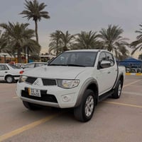 بيكب متسوبيشي L200 موديل 2015 6 سلندر بانزين  گير اوتوماتيك  فور ويل  ...