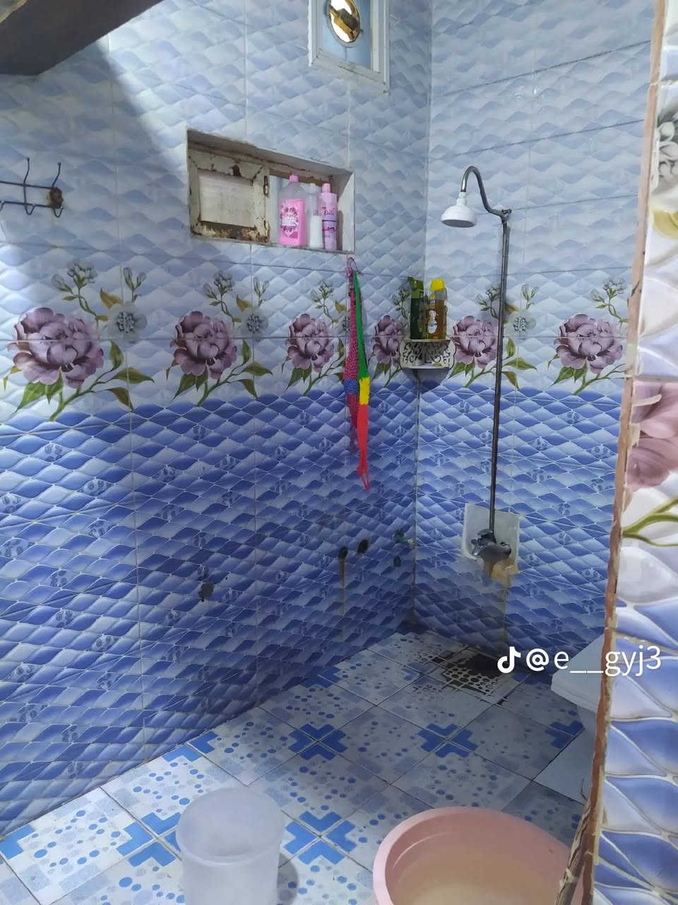 #اسعد_الله_اوقاتكم_بكل_خير⁉️👋 
#البصره 
دار للبيع 
مساحه 180
البهادري مقابيل نزلت بني سأله 
طابو زراعي عراقي سند 25 
وكاله و نسخ من طابو و مكاتب 
غرف نوم عدد 2
ديوانيه 
صاله 
مطبخ 
صحيات 
بناء بلوك 
شارع 8 م 
ماء كهرباء مدارس نت 
السعر 68 و بي مجال 
هاتف ***********
