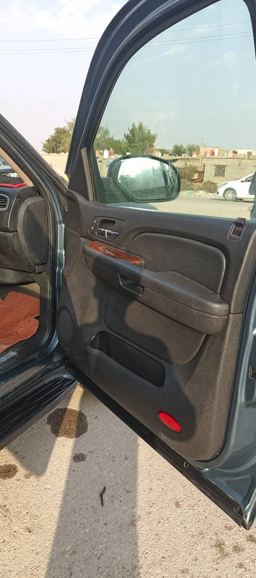السلام عليكم يوكن للبيع موديل 2009 مكفوله سيارة جديدة فول مواصفات تسجيل جديد مفحوصه كمرك ومرور معامله كامله واصله لدفع الكمرك سبب البيع ما عندي امكانيه ادفع كمرك حداديه جديده تدفئة تبريد بل كشنات تبريد ماشاءالله قبل شهر دوشمتها ما امصورها للاستفسار ***********
