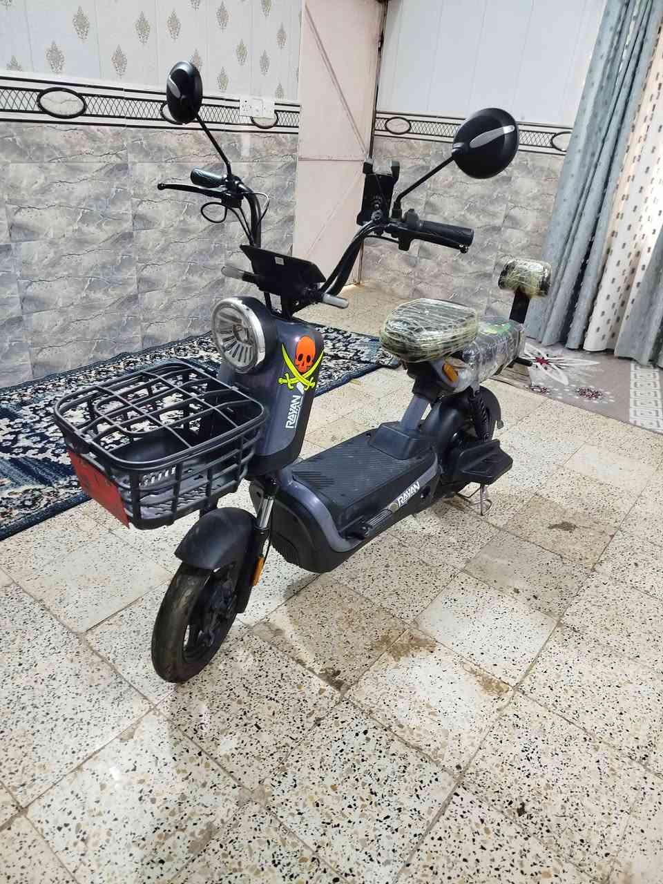 دراجه شحن للبيع دراجه جديده ما مستخدمه شي بسيط السعر ٣٥٠وبيها مجال ***********كوت حي الجهاد
