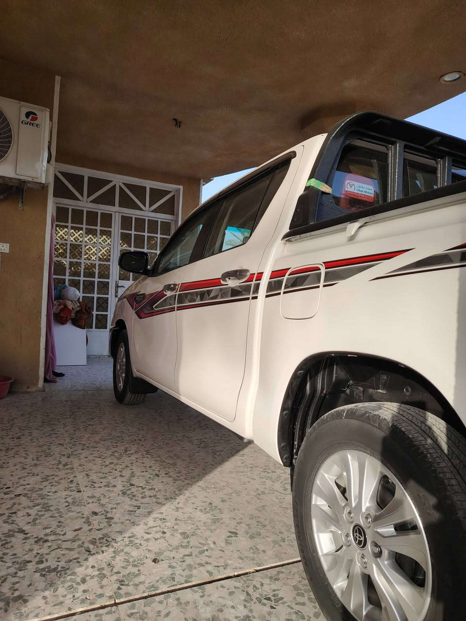 السلام عليكم للبيع هايلوكس ٢٠٢٣ ساز، مكفوله ماشيه ٦٣الف سياره مدوشمه كشنات وارضيه درع امامي وخلفي سياره فول مواصفات سونار مرفق بل منشور مكان بغداد ***********والسعرر ٢٧٧ وبيهه مجال بسيط مستعجل ع بيعتهه
