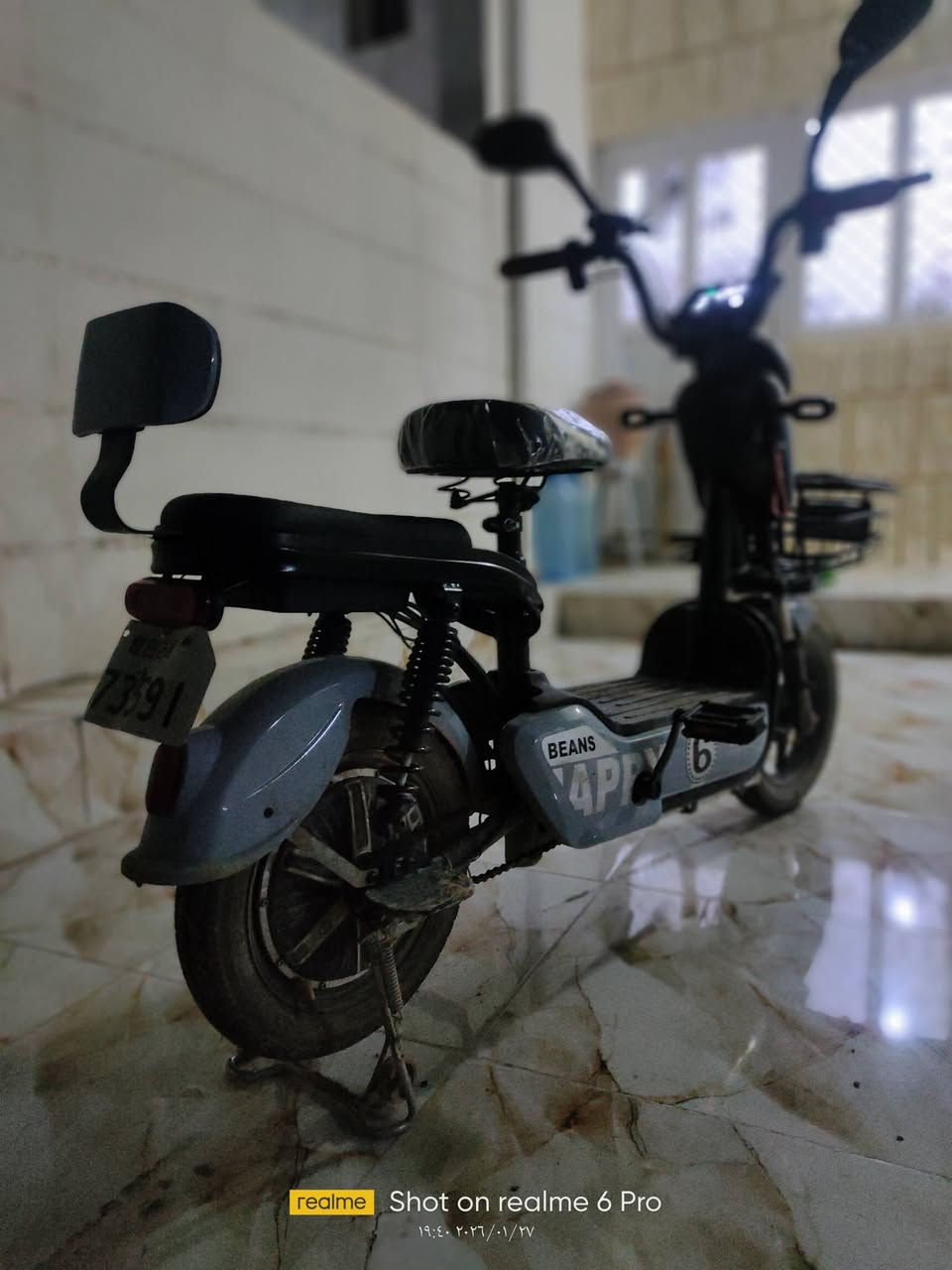 السلام عليكم 

دراجة شحن للبيع حجم 14 نظيفة ما مستخدمة حيل  كهربائيات كلها شغالة مكفولة ما بيها اي عيب .
مواصفات 
مثبت سرعة 
اربع نمر4️⃣ 
لايت زنون قوي 💡
اشارات ➡️يمين يسار⬅️ 
هورن 
بريكات امامي⬆️ خلفي⬇️ 
قويات دسك 
مرايات ➡️يمنا ويسرة⬅️ 
كشنات وسيباية مغلفات 
حاملة هاتف + USB
بايدرات جكات صغير وكبير خلفي مع تايرات
 سلة كبيرة 🗑️
فسفورات امامية وخلفية 
شاشة الكترونية تعرض الأعطال والمسافة 
تايرات جوبلس حجم 14 امامي خلفي نظيفات ما مستخدمات حيل
 ليدات اماميات ونشرات ➡️جانبيات⬅️ اربع بطاريات🔋 حجم وسط 
دراجة اقتصادية بالشحن 
شاحنة تفصل من يكمل شحن
سرعة  80   40  حقيقي 
مفتاحين لقفل التاير🔑 + مفتاحين🔑 للتشغيل + مفتاحين🔑 لفتح مكان البطاريات🔋 +بصمتين🫆  
تقنية بلوتوث📞 وصوت عالي 
جاملغات امامي خلفي فافون 
يدات نيكل احمر بلاديات🔴 
شحن يدوم يومين للأستخدام العادي ويوم للأستخدام المكثف 
لون اسمنتي على سماوي 🩵
دبلات خلفيات واماميات

السعر💵 300 وبي مجال مكان كركوك الحويجة الله يشهد سعره بالسوق هيج .للاستفسار الاتصال على *********** الله يشهد الدراجة انظف من الصور
