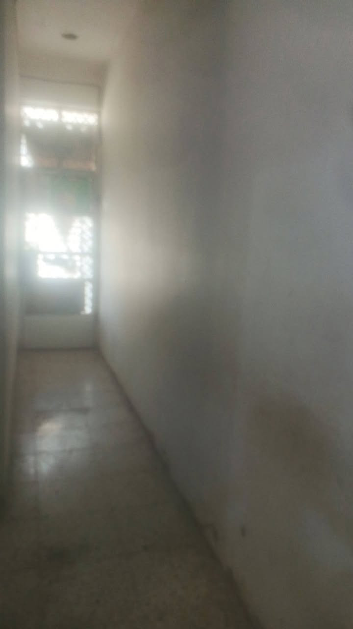 سلام عليكم بيت للبيع بحي سفير قاط واحد كاشي بيت جديد ***********
