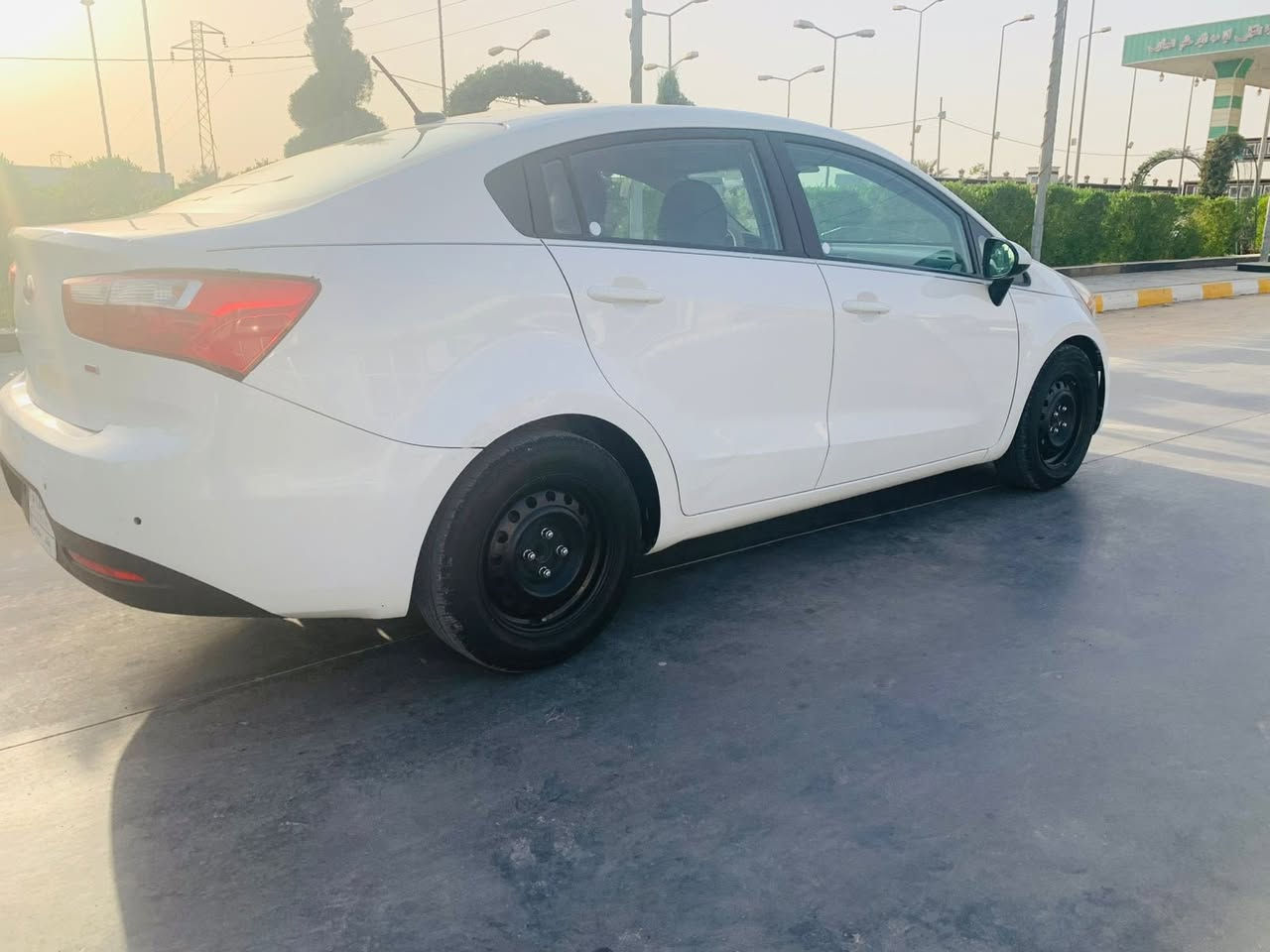 السلام عليكم 
كيا ريو 2016 امريكي رقم بغداد مكينه 1600 GDI مفتوحه
حادثها خلفي بارد بالجاملغ بدون قطره صبغ 
بجم كبس بدون ايرباك 
مواصفات عاديه
ماشيه 117 ميل
سياره جاهزه تخم تاير ادامه كامله عليها 
منظومه بانزين جديده تبريد منظومه قبل شهرين شديتها فريز جديد 
السعر 92 مجال قليل 
مكانها الصويره 
***********

