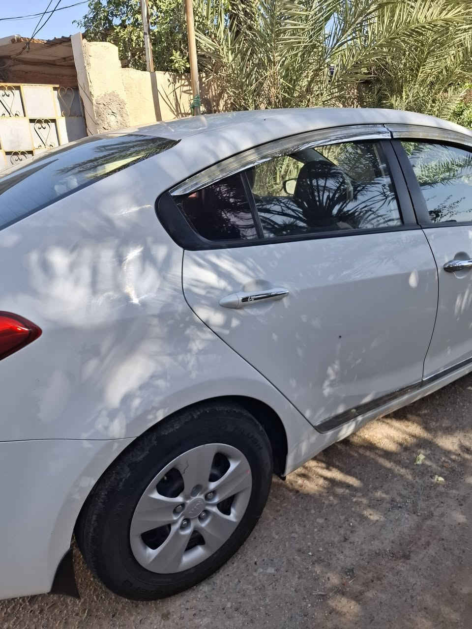 سيراتو 2014 خليجي محرك 1600 رقم انكليزي ديالى بسمي 
السيارة بيها الباب الخلفي تبديل والباب الثانية تصليح وصبغ على بارد جاملغ الأمامي صبغ على بارد حك شبر بي 
السيارة جاهزة من صدر تايرات مكينة خير من الله ويمك الصور وشوف بعينك   
عنوان السيارة بغداد الراشدية السعر 117
***********
