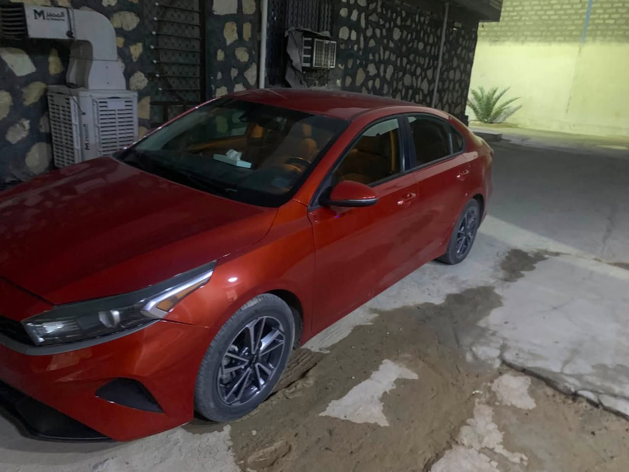 السلام عليكم 
كيا فورتي موديل 2022  وارد امريكي سياره ماشيه 35k كير ومكينه مكفولاة محرك 2000دوش السياره بيها نواقص بسيطه صور حادثه موجوده السعر 120 ورقه رقم بغداد مكان السياره بغداد جسر ديالى الجديد رقم الهاتف ***********
