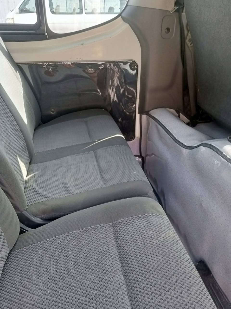 السلام عليكم نيسان موديل 2014 سيارة جديد مكفول كفالة عامه رقم الهاتف ***********
