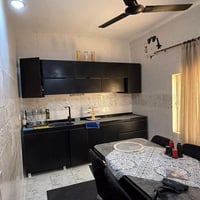 عندي ميز واربع كراسي للبيع نضيفات كلش للاستفسار عن السعر 07724743344