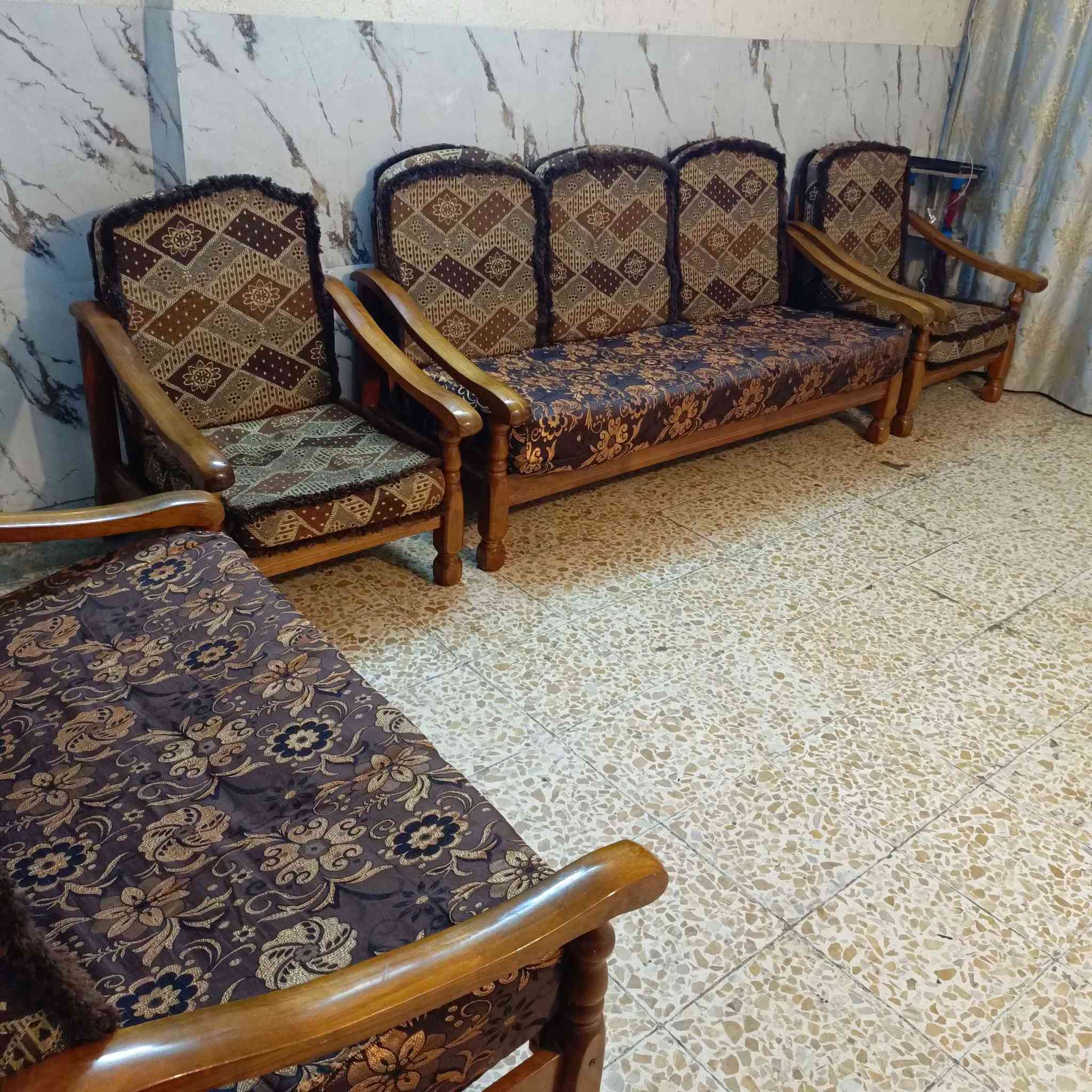 تخم 7 مقعد خشب صاج تكمه نضيف سعر ١٦٠ عنوان الحبيبية
 ‏‪***********‬‏ بغداد, العراق
