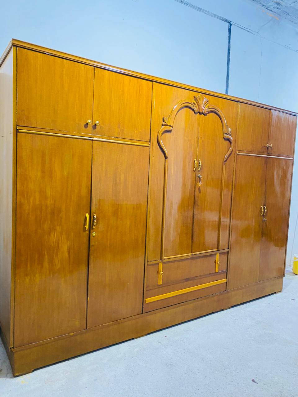 غرفه صاج سته باب وملحق مستعمله نظيفه السعر 500 ألف العنوان العزيزيه/***********/ يوجد واتساب وماسنجر وتوصيل بل الاجره
