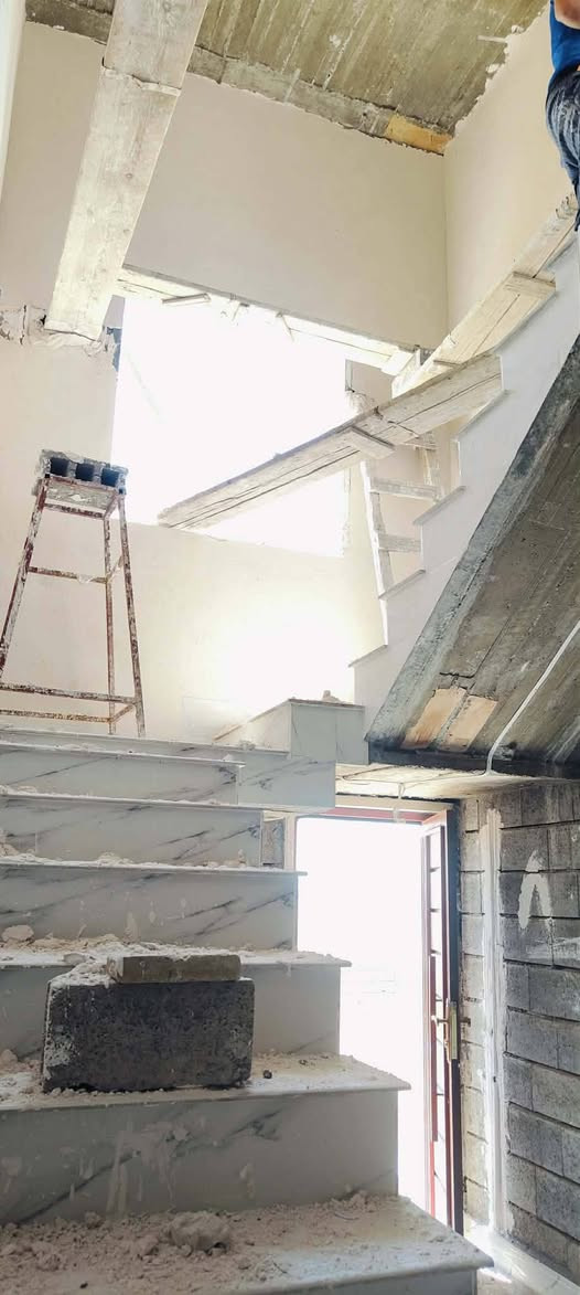 السلام عليكم كادر لبخ جص من الموصل يتكون من اربع اصطوات واربع عمال المتر 3مصرف علينا على مساطر***********
