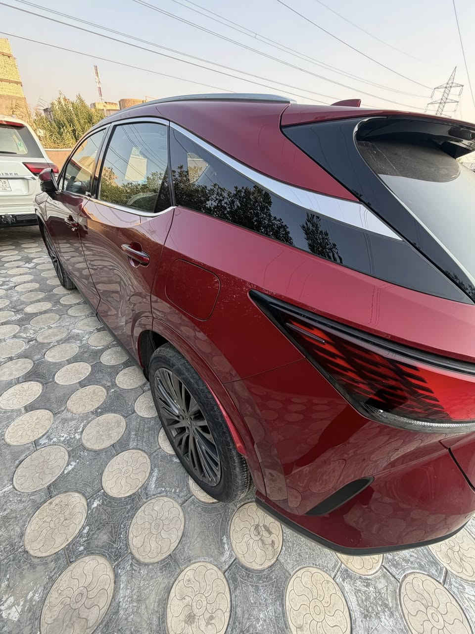 سلام عليكم لكزز للبيع rx350  وارد امريكي موديل 2023 بيهة باب و جاملغ  مبدل التفاصيل التصال***********
