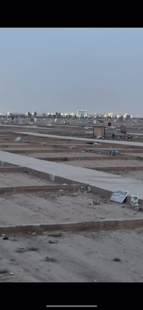 قطعه في المقبره النموذجيه بلمقاطعه الثانيه صايره على التبليط مباشرتاً 
سعرها ٥٥٠٠ 
***********
