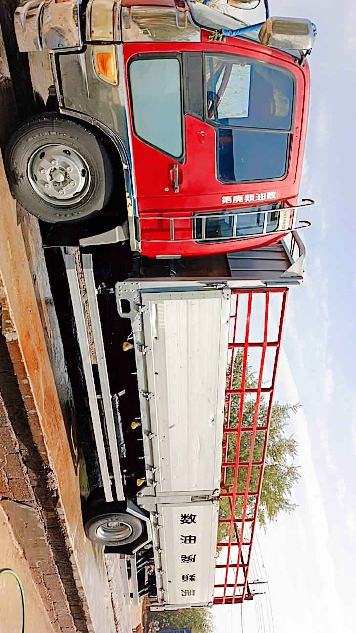 هينو  موديل 95 سياره جاهزه للعمل ترايك وين ما تريد سياره مانقصه شي مكينه 70 لا تبخير ولا تنقيص تخم تايرات كامله ماعوزهاا شي + باسمي سياره مداور ثاني يوم سياره خير من الله هاذا رقمي شراي اتصل ***********
