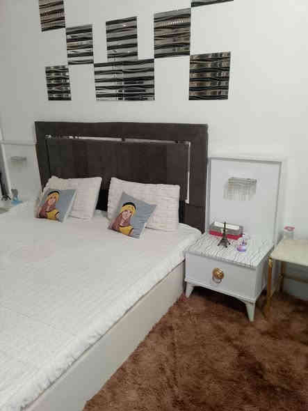 السلام عليكم.للبيع نضيفه والدوشك هم  نضيف السعر ٤٠٠ وبيها مجال ***********
عنوان بكرجو
