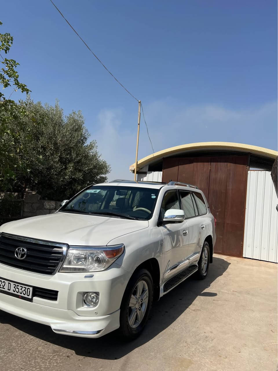 تویتا لاندگرۆز مۆدیل2010مواسەفات VXR مواسەفات لیگزز  جاملخ لای سەکن پشتەوە سبوخە بەبێ ژۆرێ  سەعر٣١٥$ 
*********** أربيل, العراق
