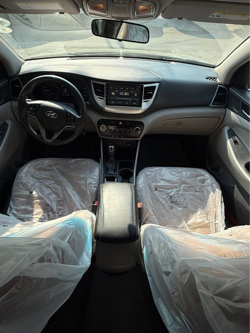 للبيع توسان 2016 
داخل جلد كرسي كهرباء 
شاشه كامره 
محرك 2000 
ماشيه 50 الف ميل 
سياره كله بلاد صيانه فلاتر دهون كله على ايدي 
صبغ جاملغ وبنيد بي كلير شويه 
وبيه صبغ بل بلاستك مال جنطه 
السعر 141$ 
مكاني بل منصور 
*********** بغداد, العراق
