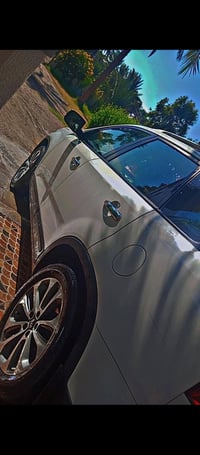 سورنتوو  للبيع 2015 لون ابيض وارد خليجي 7 راكب 6 سلندر بيها صبغ بالجام...